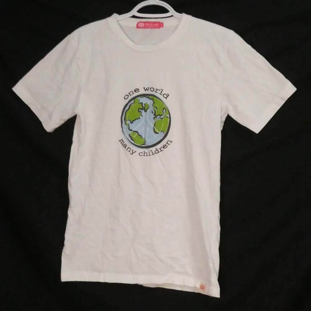 ME TO WE Responsible Living size small One World Many Children Graphic Tee